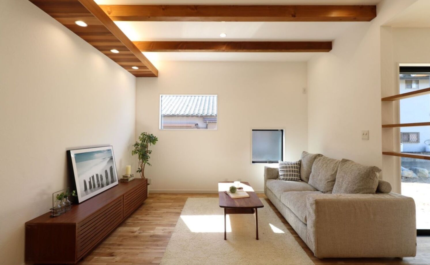 ヤマカ木材　オンリーホーム 【平屋/2000万円台/30坪台/モダン/愛知県/自然素材】住みやすさと住み心地にこだわった温かみのある平屋の建築実例画像2