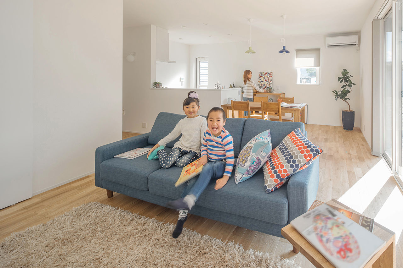 シンプルハウス 【1500万円以下/30坪台/間取り図】黒ガルバの窓がない家。開放的なリビングで心地好く暮らす/1000万円台の建築実例画像2