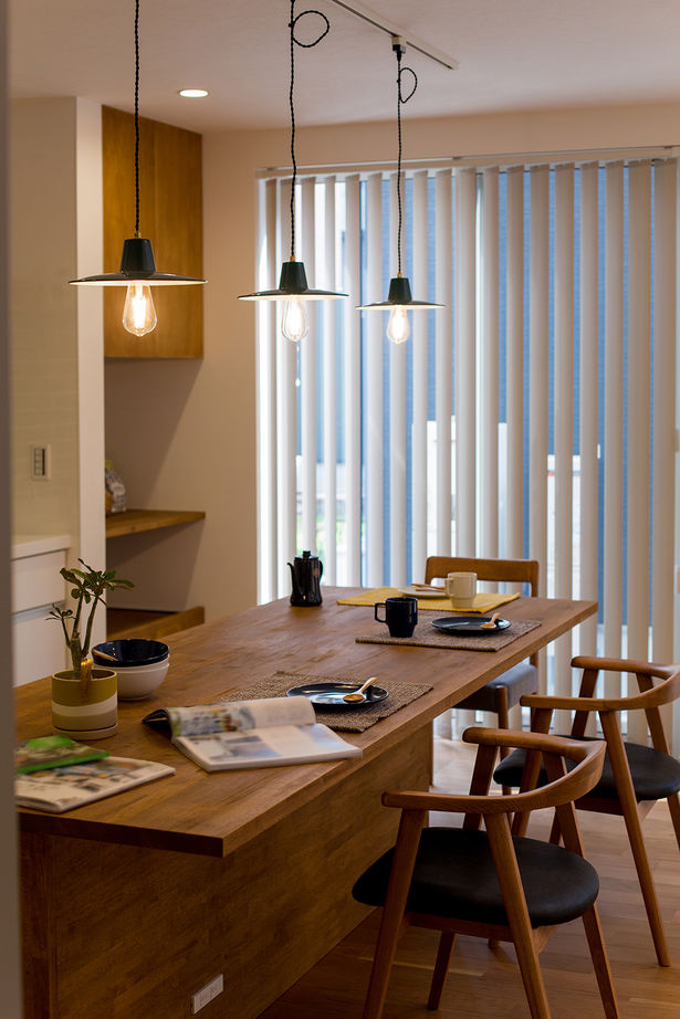 シンプルハウス 【1500万円以下/延床30坪以下/間取り図】緑が映えるおしゃれな外観。カフェ風キッチンと吹抜けリビングの家の建築実例画像3