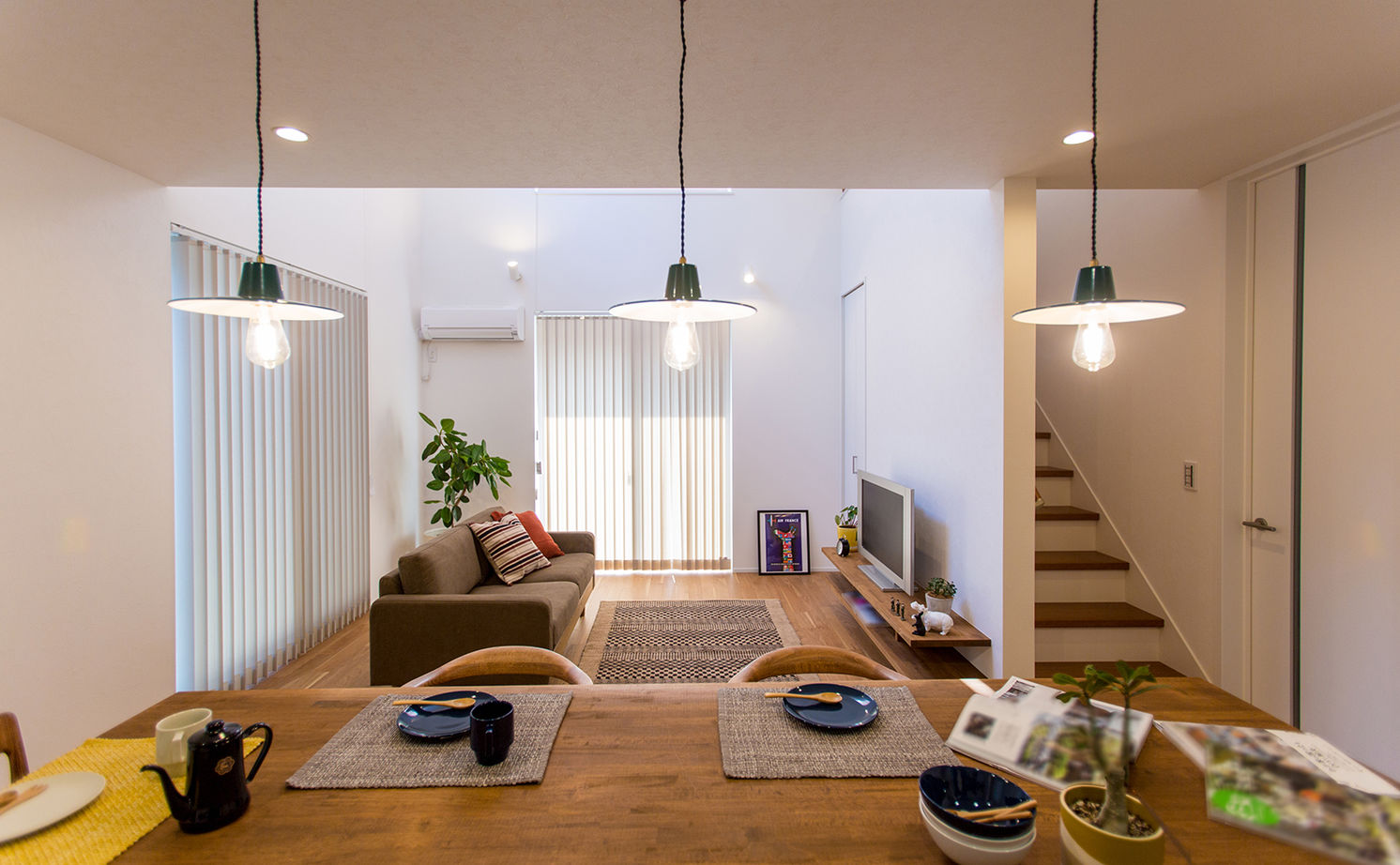 Suumo 緑が映えるおしゃれな外観 カフェ風キッチンと吹抜けリビングの家 シンプルハウス の建築実例詳細 注文住宅