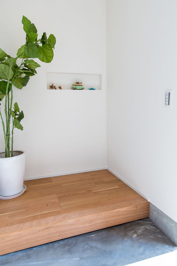 シンプルハウス 【1500万円以下/延床30坪以下/間取り図】緑が映えるおしゃれな外観。カフェ風キッチンと吹抜けリビングの家の建築実例画像12