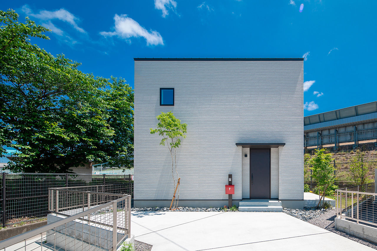 シンプルハウス 【1600万円台/延床30坪台/間取り図有】家族がくつろげる、インダストリアルな土間リビングのある住まいの建築実例画像1