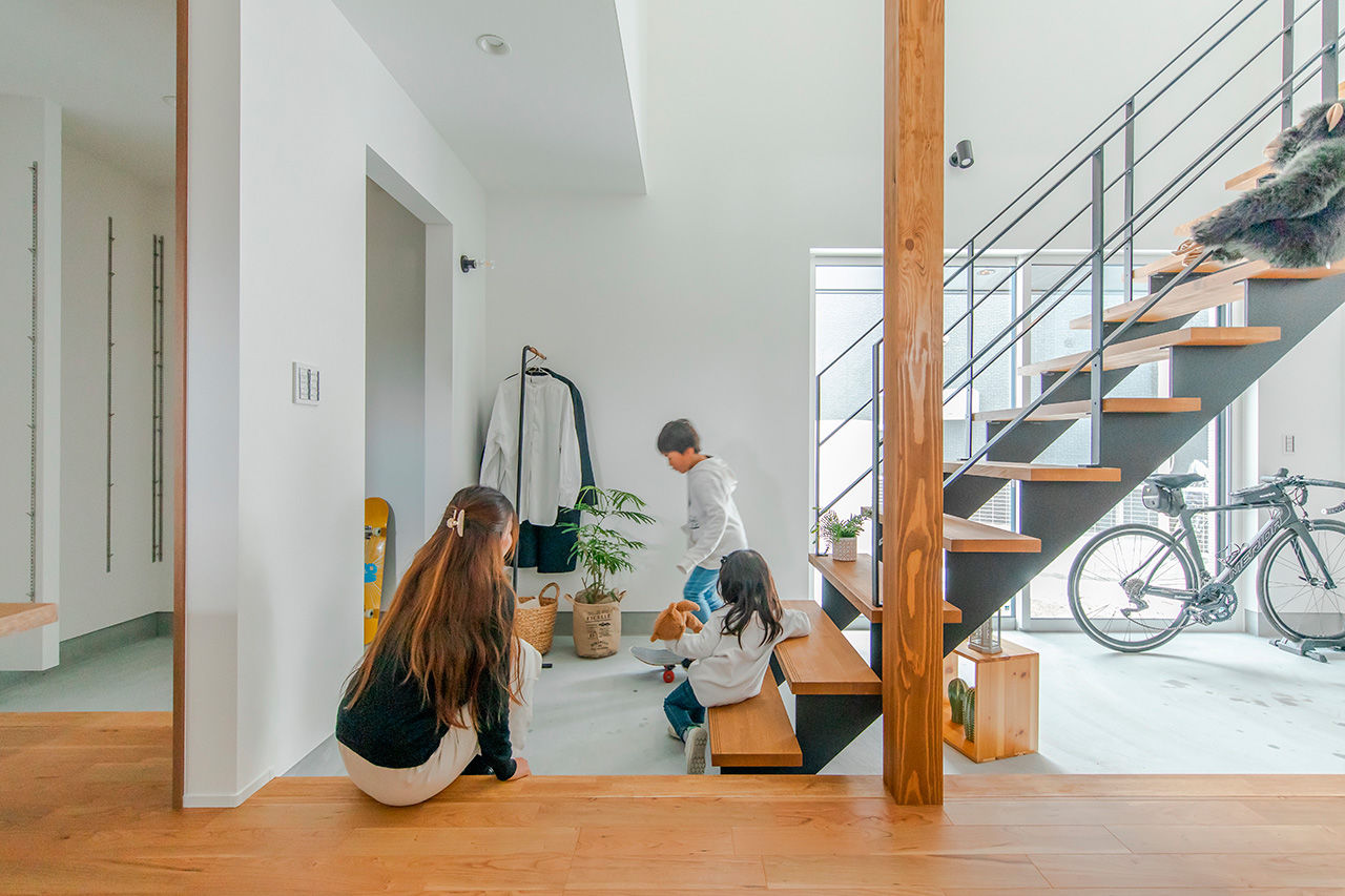 シンプルハウス 【1600万円台/延床30坪台/間取り図有】家族がくつろげる、インダストリアルな土間リビングのある住まいの建築実例画像2