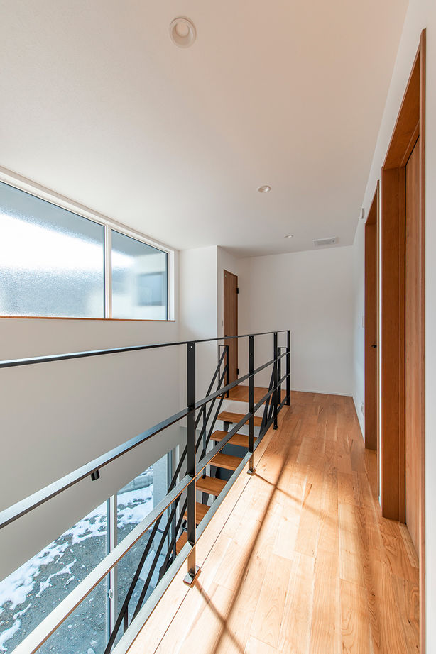 シンプルハウス 【1600万円台/延床30坪台/間取り図有】家族がくつろげる、インダストリアルな土間リビングのある住まいの建築実例画像8