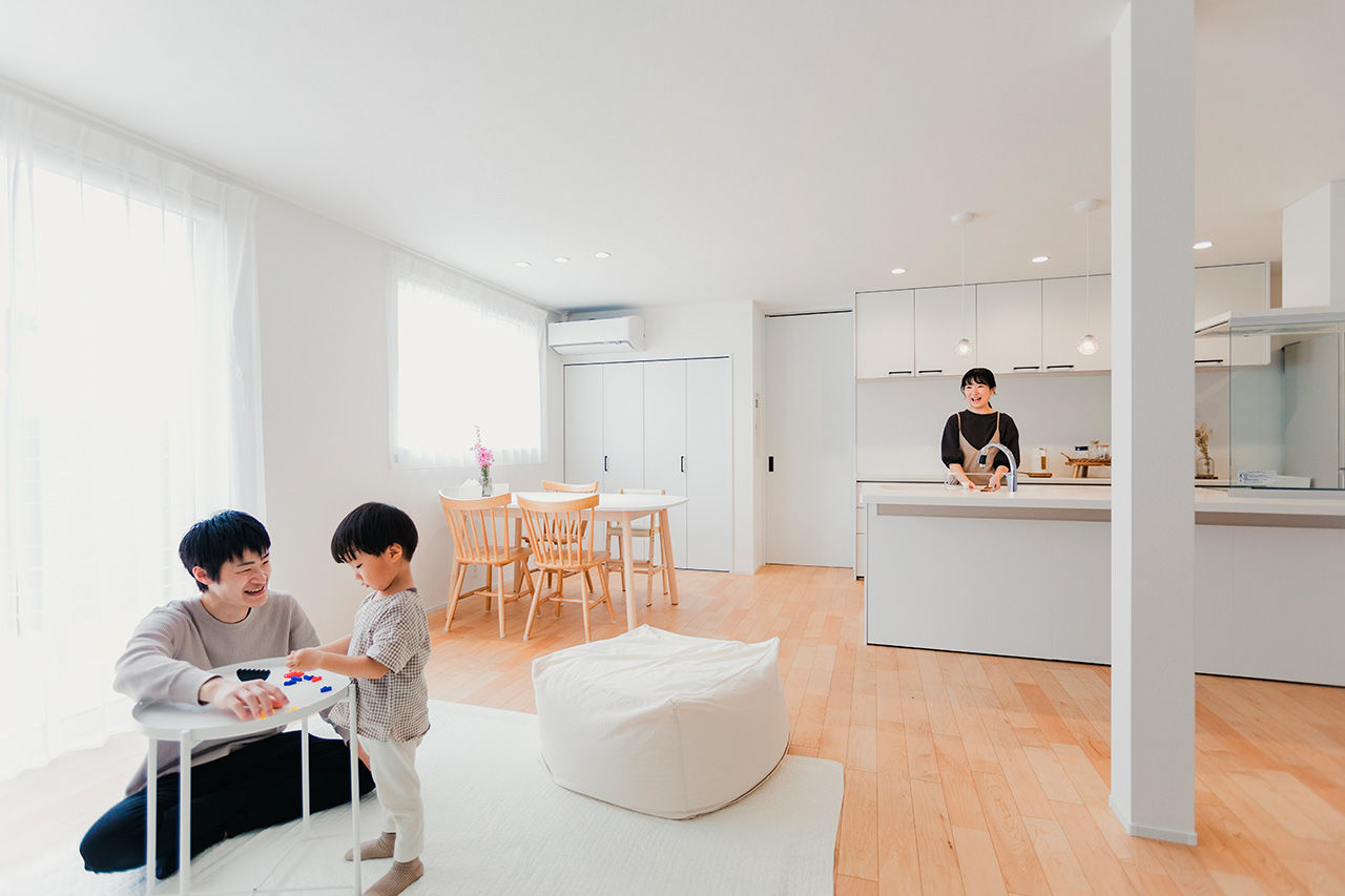 シンプルハウス 【1900万円台/延床30坪台/間取り図有】家族をそっと包み込むような、やさしい印象のホワイトの家の建築実例画像2