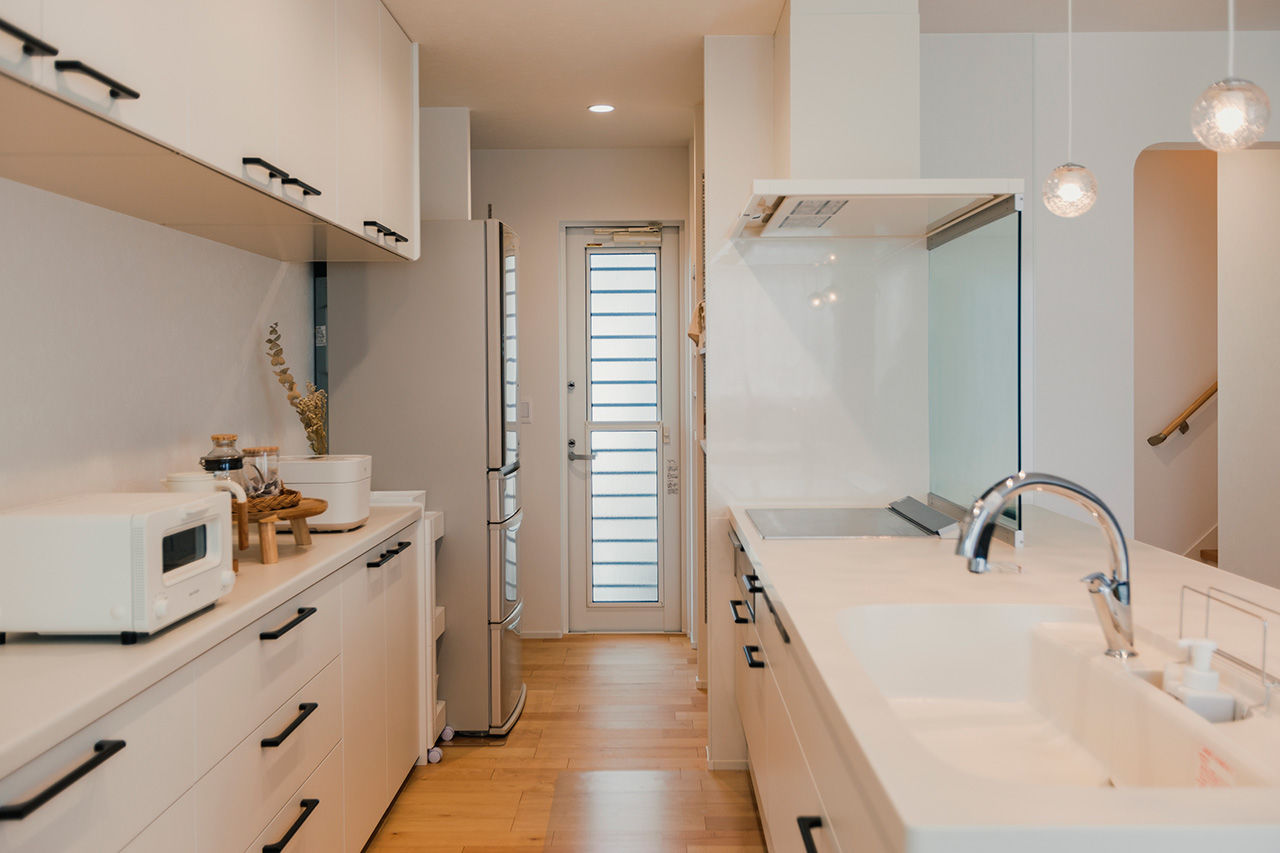 シンプルハウス 【1900万円台/延床30坪台/間取り図有】家族をそっと包み込むような、やさしい印象のホワイトの家の建築実例画像3