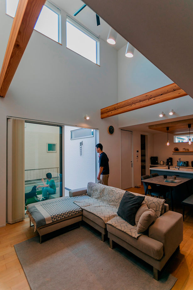 シンプルハウス 【2000万円台/延床30坪以下/間取り図有】柔らかなツートーンの配色でまとめた、片流れ屋根のシンプルな家の建築実例画像2