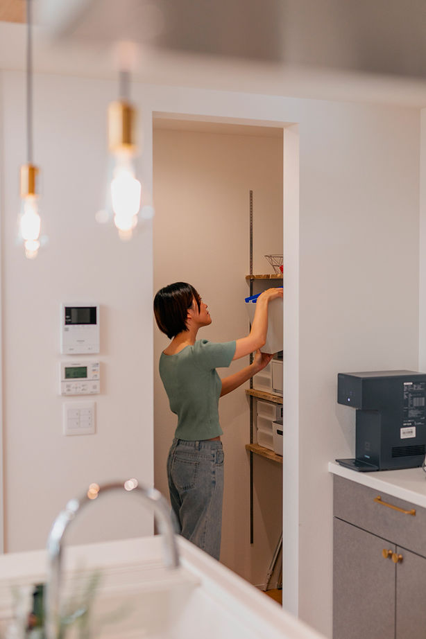 シンプルハウス 【2000万円台/延床30坪以下/間取り図有】柔らかなツートーンの配色でまとめた、片流れ屋根のシンプルな家の建築実例画像6