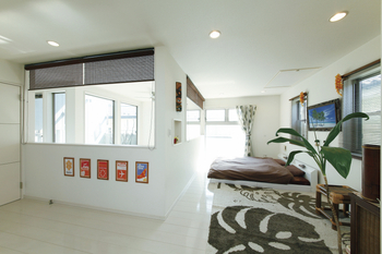 一級建築士事務所　ホームスタイリング 【3000万円台/間取り図有/テクノストラクチャー】吹抜けが家族をつなぐ、照明計画と植栽が美しい３世帯住宅の建築実例画像7