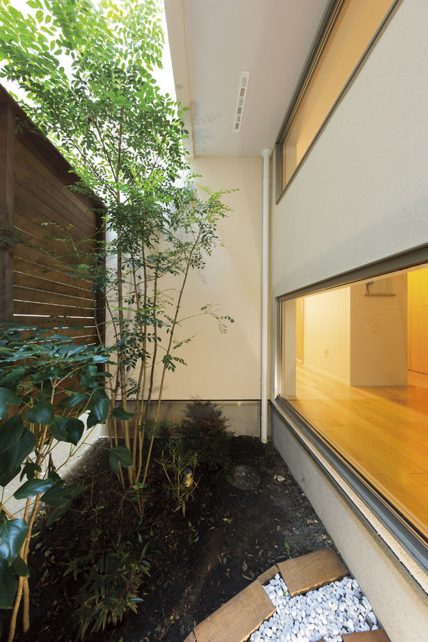 一級建築士事務所　ホームスタイリング 【2000万円台/32坪/間取り図有/スキップフロア】狭い土地でも中庭や吹抜けを実現。開放的に暮らせる住まいの建築実例画像9