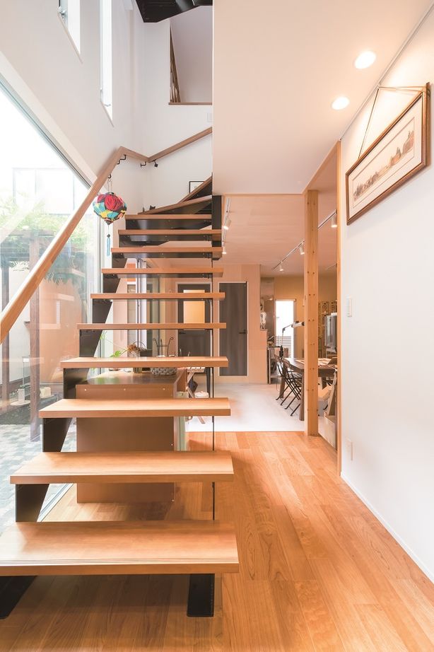 一級建築士事務所　ホームスタイリング 【4500万円/67坪/中庭】住居空間とアトリエのつながりを意識。光と風をが入りこむ、開放的な店舗併用住宅の建築実例画像8