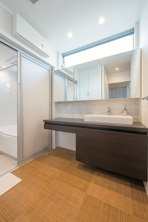 一級建築士事務所　ホームスタイリング 【4500万円/67坪/中庭】住居空間とアトリエのつながりを意識。光と風をが入りこむ、開放的な店舗併用住宅の建築実例画像10