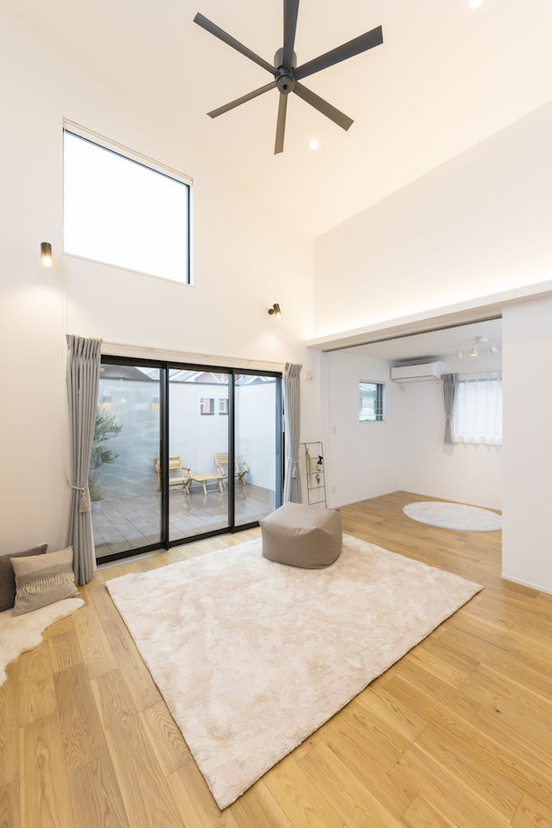 一級建築士事務所　ホームスタイリング 【2700万円台/33坪/間取り有/ルーフバルコニー】光と風があふれる２階リビングのビルトインガレージハウスの建築実例画像2