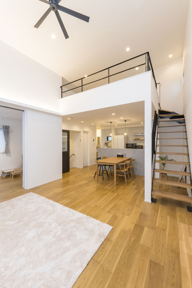 一級建築士事務所　ホームスタイリング 【2700万円台/33坪/間取り有/ルーフバルコニー】光と風があふれる２階リビングのビルトインガレージハウスの建築実例画像4