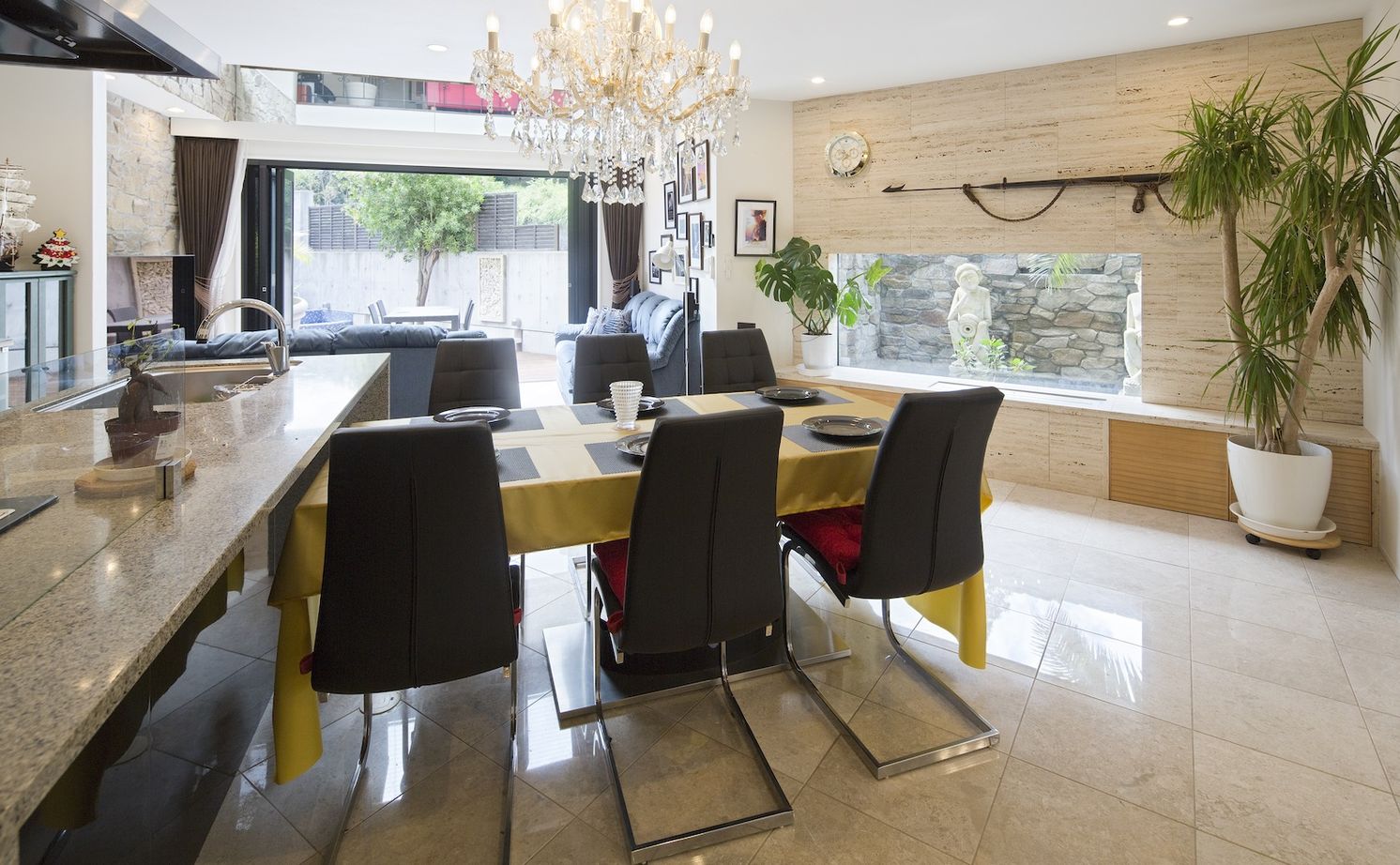 一級建築士事務所　ホームスタイリング 【71坪/間取り図有/吹き抜け/ロフト】リゾートテイストあふれるホテルライクなビルトインガレージのある家の建築実例画像5