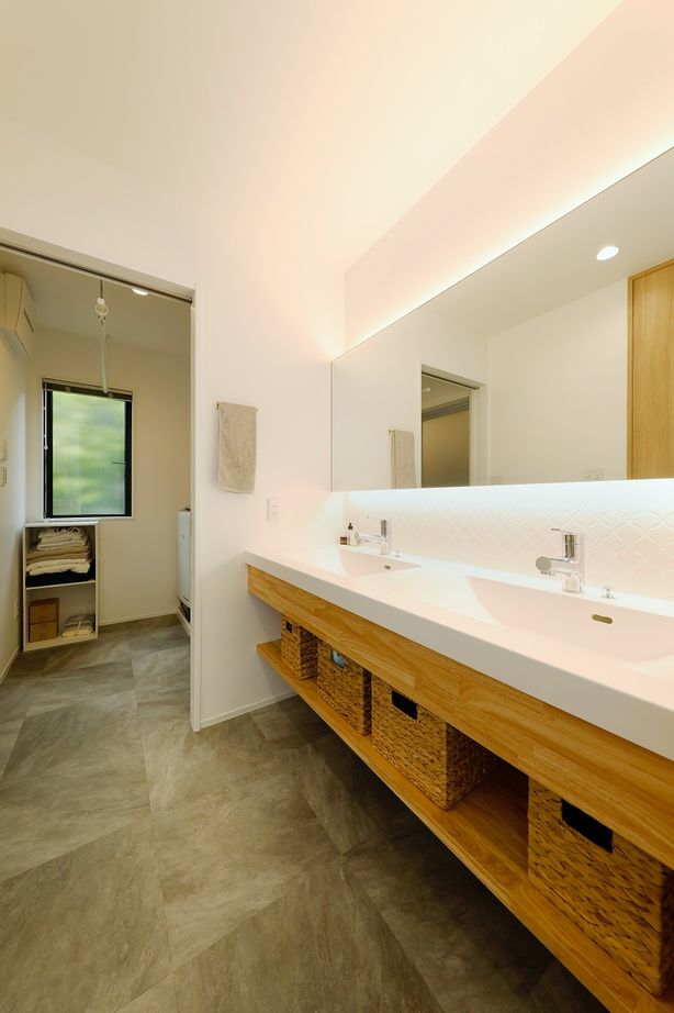 一級建築士事務所　ホームスタイリング 【36坪/湘南/2階リビング/バルコニー】勾配天井と広々としたバルコニーが叶える開放感抜群のリビングの家の建築実例画像8