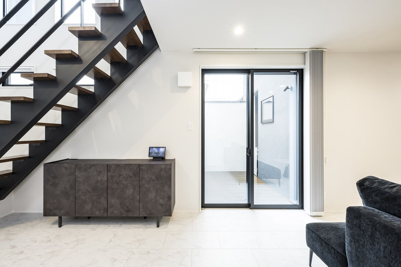 一級建築士事務所　ホームスタイリング 【4000万円台/36.6坪/間取り/吹き抜け/中庭/防音】みんなが趣味を楽しむシンプルモダンなホテルライクな家の建築実例画像5