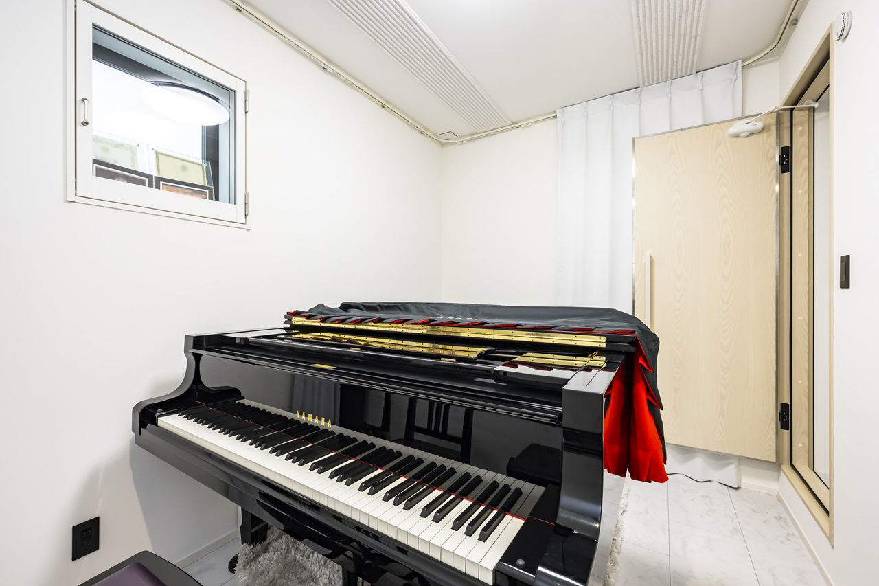 一級建築士事務所　ホームスタイリング 【4000万円台/36.6坪/間取り/吹き抜け/中庭/防音】みんなが趣味を楽しむシンプルモダンなホテルライクな家の建築実例画像8