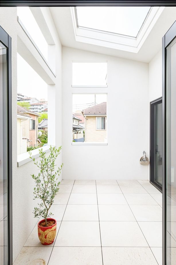 一級建築士事務所　ホームスタイリング 【51坪/間取り図有/2階リビング/吹き抜け】どこにいても明るく開放的。シンプルモダンなバリアフリーハウスの建築実例画像5