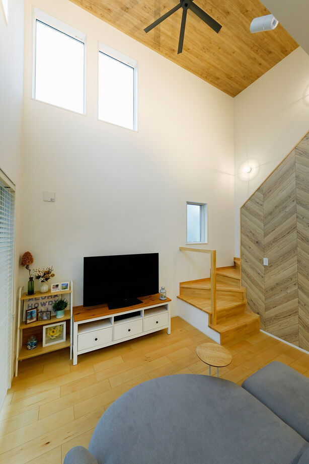 一級建築士事務所　ホームスタイリング 【3000万円台/30.1坪/間取り/吹き抜け/テラス】家族がのびのびと暮らせる、明るく開放的なLDKが中心の家の建築実例画像2