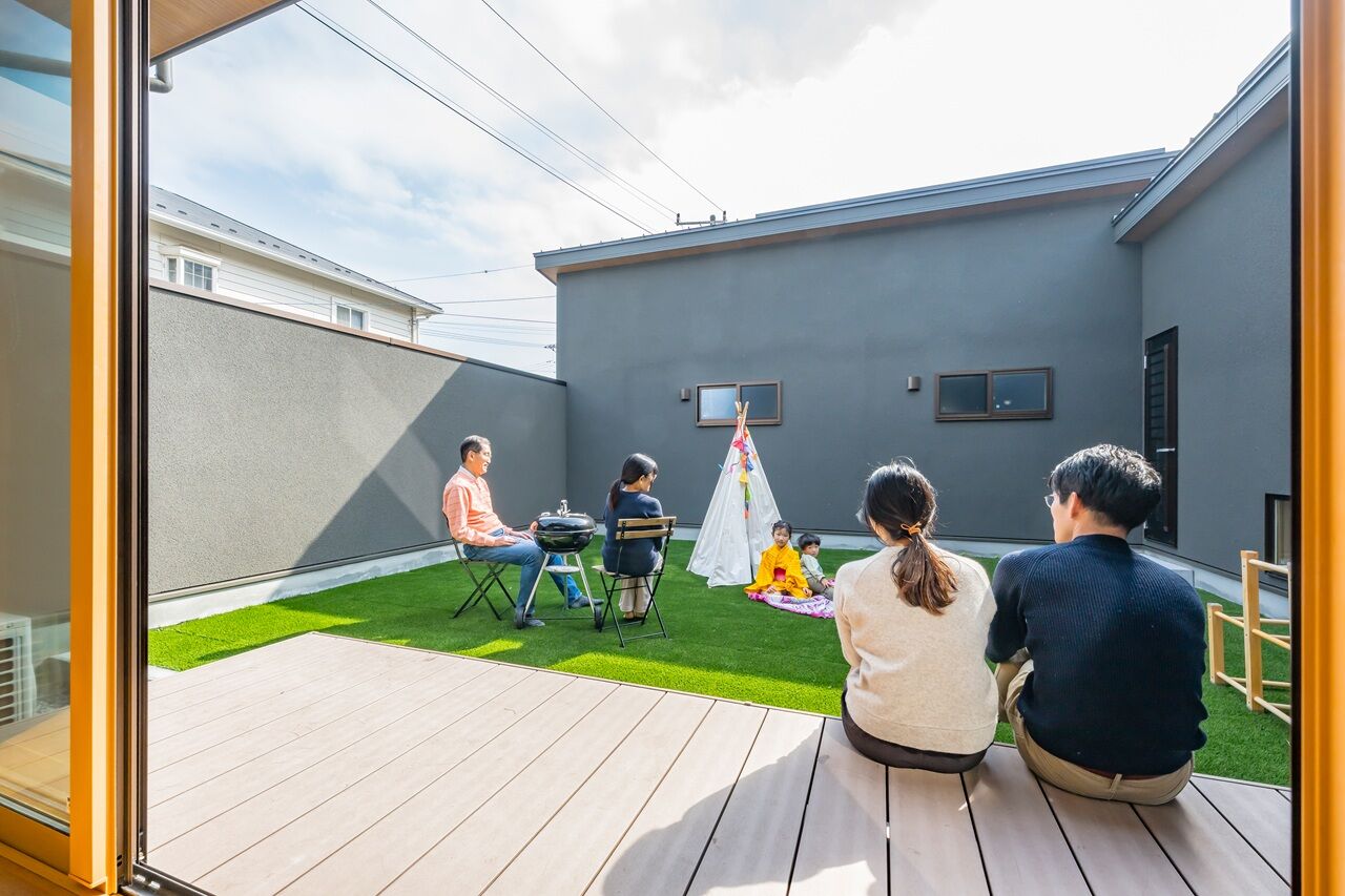 一級建築士事務所　ホームスタイリング 【6000万円台/51.4坪/間取り図有/二世帯】プライベートな中庭に3世代が集う、和モダンハウスの建築実例画像