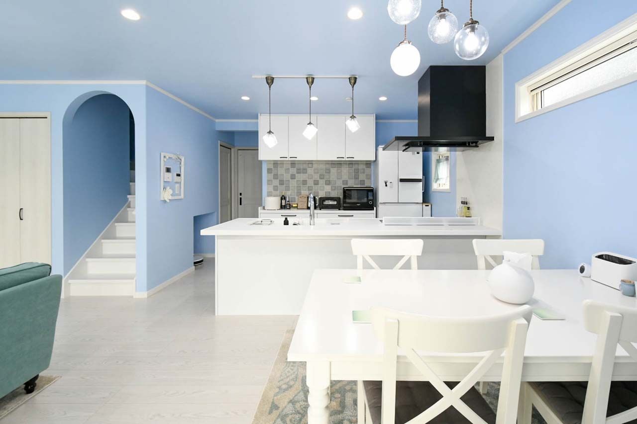 コグマホーム 外観・インテリアのデザインのかわいらしさが魅力。白×ブルーでまとめた、さわやかな快適空間を実現の建築実例画像4