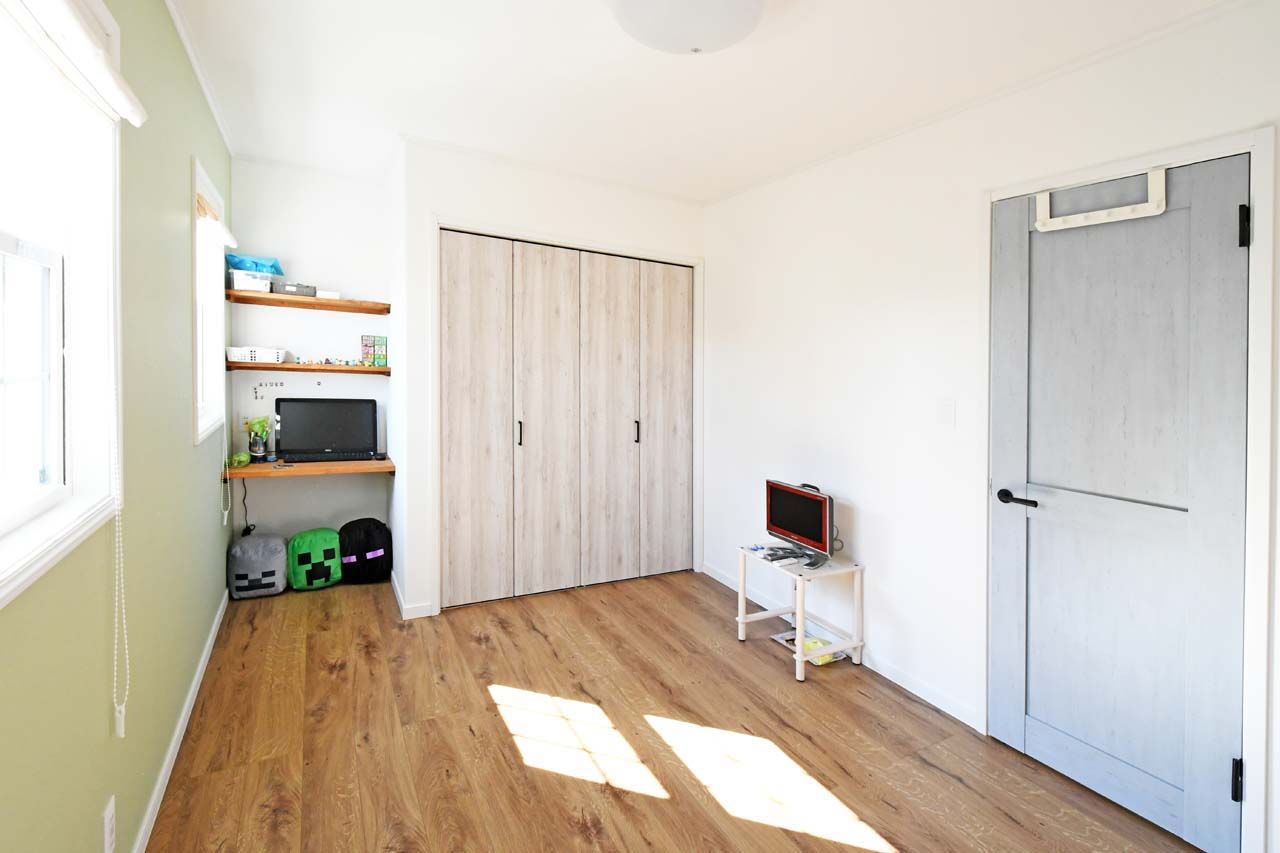 コグマホーム カバードポーチのあるアメリカンな外観が依頼の決め手に。冬でもシャツ1枚で過ごせる快適さにも大満足！の建築実例画像7