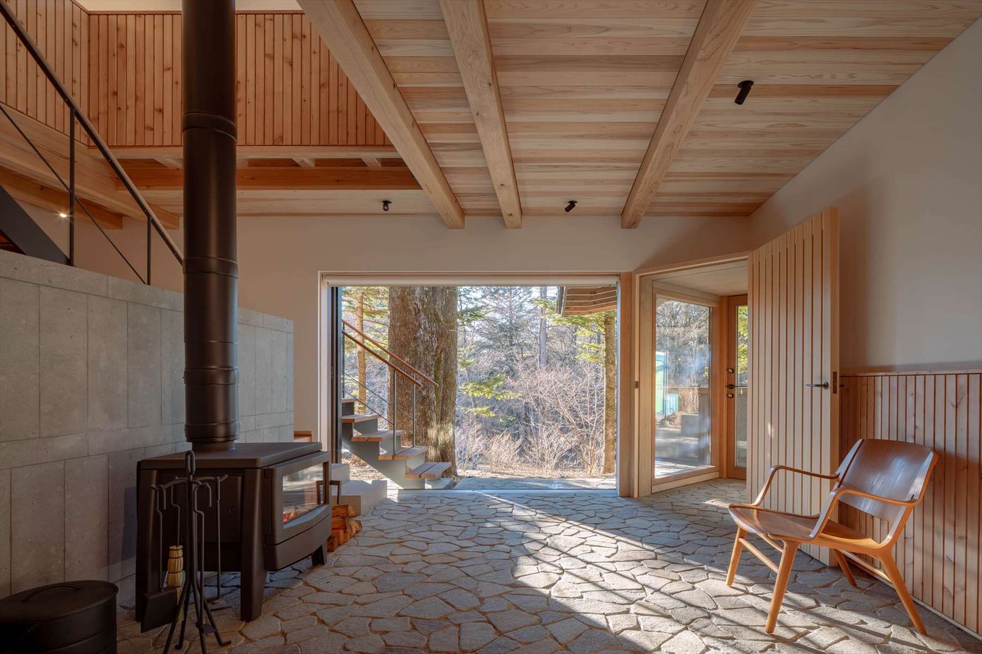 工房信州の家／フォレストコーポレーション 【3LDK・別荘・土間・薪ストーブ】最高の空間で非日常を楽しむ旧軽井沢の家の建築実例画像4