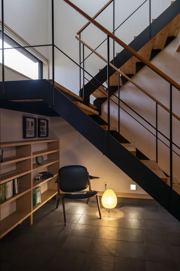 工房信州の家／フォレストコーポレーション 【3LDK・コの字型キッチン・薪ストーブ】陰影を楽しむ、Barのような住まいの建築実例画像8