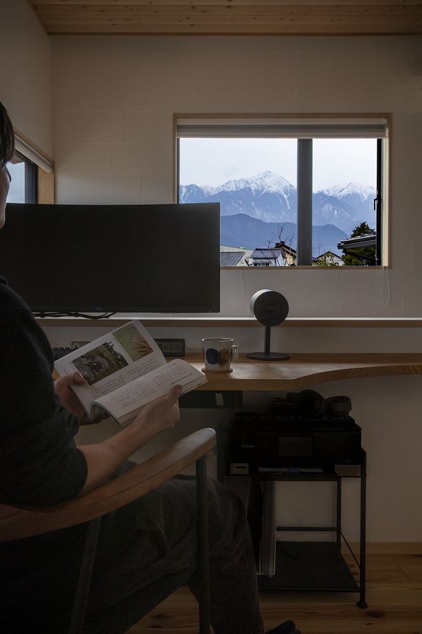 工房信州の家／フォレストコーポレーション 【3LDK・コの字型キッチン・薪ストーブ】陰影を楽しむ、Barのような住まいの建築実例画像9