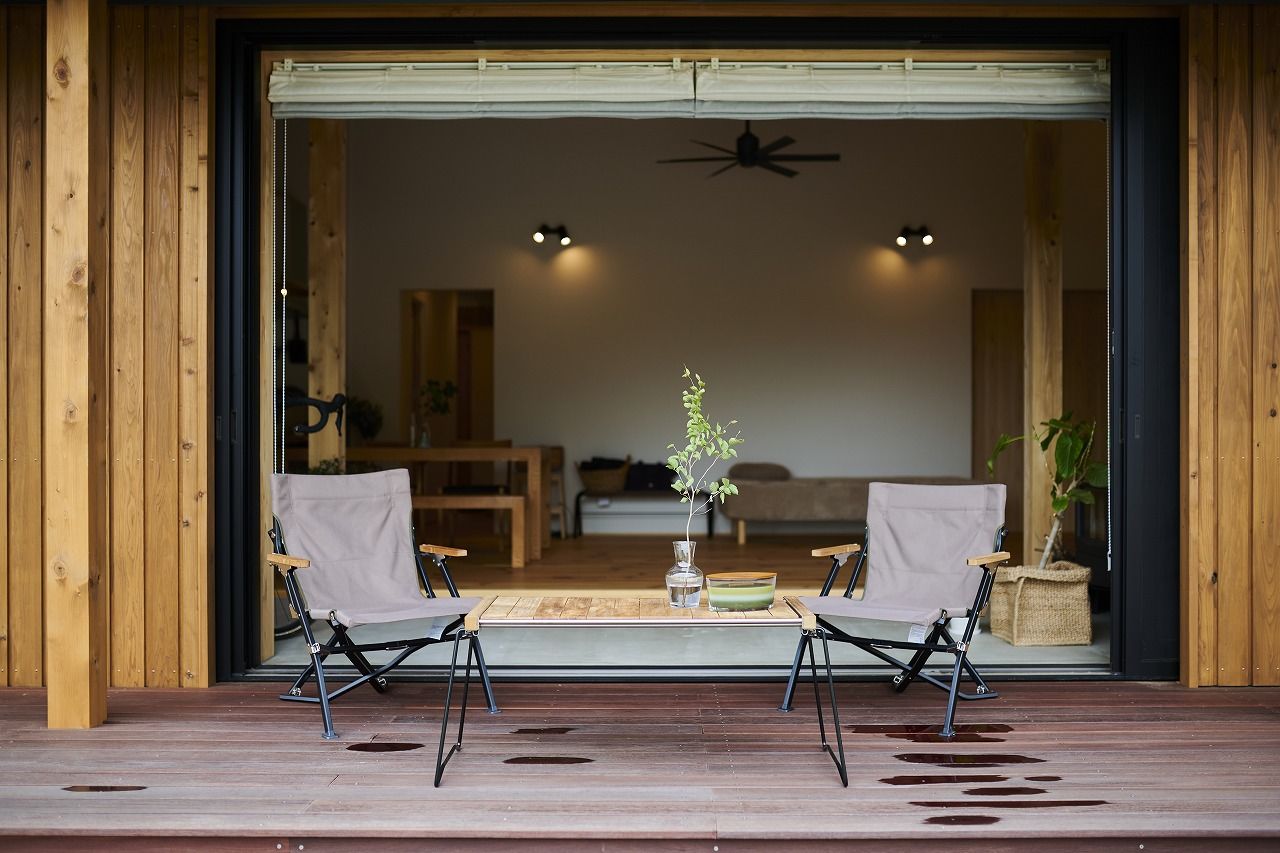 工房信州の家／フォレストコーポレーション 【2LDK・平屋・土間・薪ストーブ】グレーカラーの、バルのような平屋の建築実例画像2