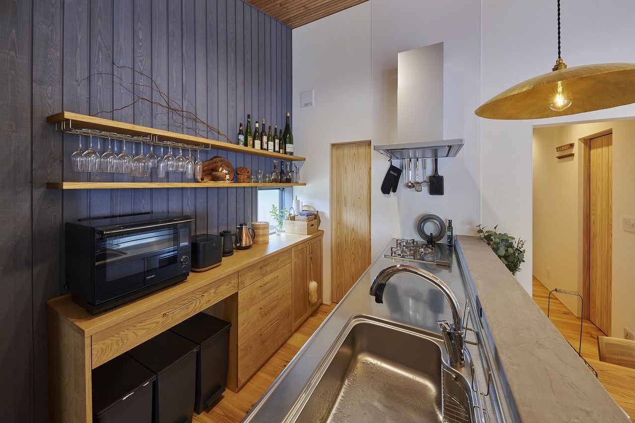 工房信州の家／フォレストコーポレーション 【2LDK・平屋・土間・薪ストーブ】グレーカラーの、バルのような平屋の建築実例画像4