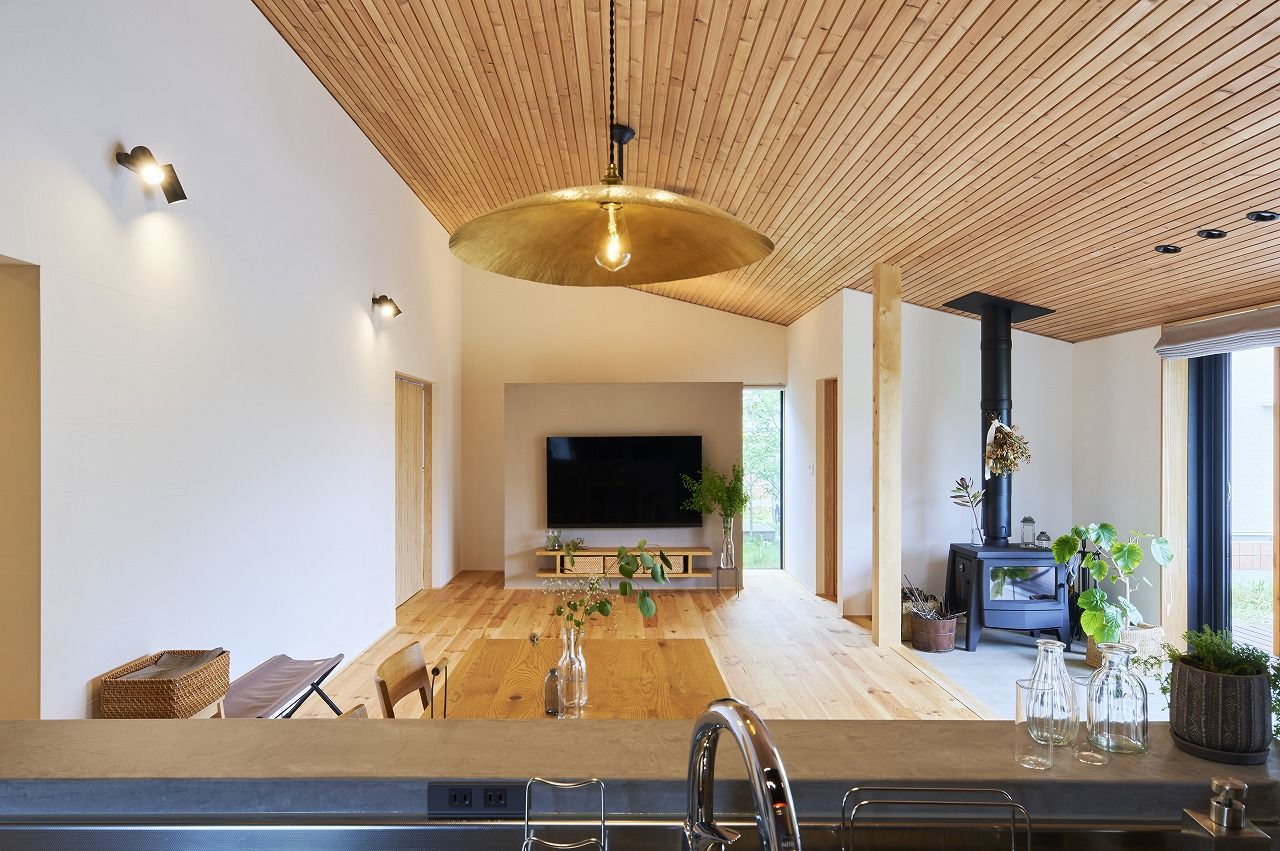 工房信州の家／フォレストコーポレーション 【2LDK・平屋・土間・薪ストーブ】グレーカラーの、バルのような平屋の建築実例画像5