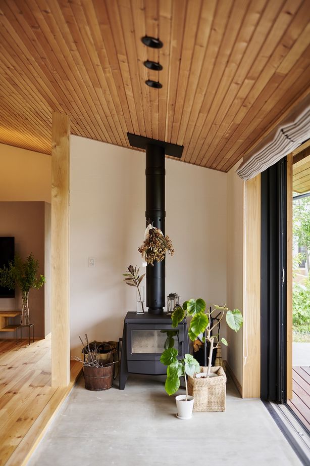 工房信州の家／フォレストコーポレーション 【2LDK・平屋・土間・薪ストーブ】グレーカラーの、バルのような平屋の建築実例画像8