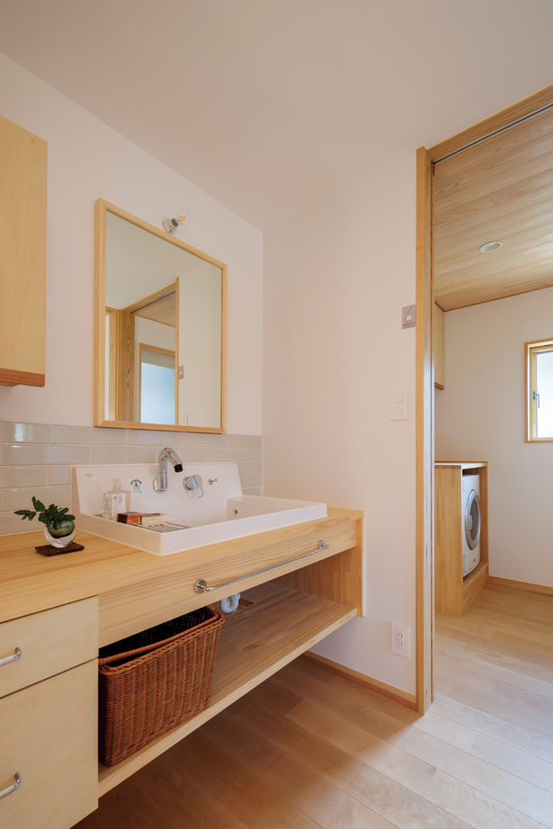 家守 【間取り図有/43坪/3,500～3,999万円/平屋】子どもが走り、柱に成長を刻む。懐かしくも美しい現代の平屋の建築実例画像9