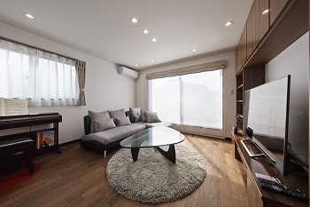 清栄コーポレーション 【京都市内/狭小３階建て】＼価格2500万円まで／京都市内の狭小でも日あたり＆眺望◎、開放感たっぷりLDKの建築実例画像4