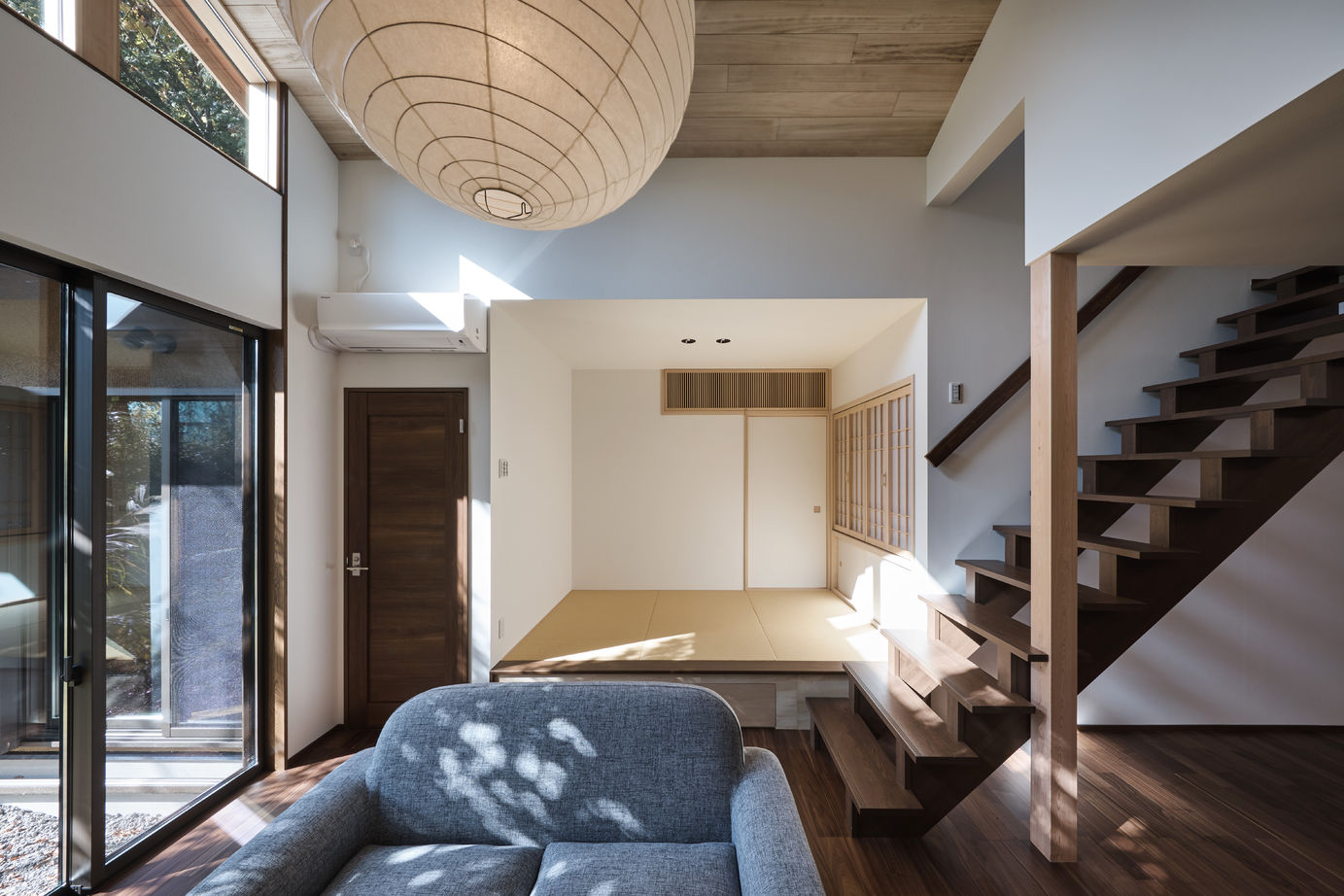 清栄コーポレーション 【京都市内/平屋】周囲の景色を取り込みながら、開放感に包まれる自然と調和した和モダンな癒しの住まいの建築実例画像4