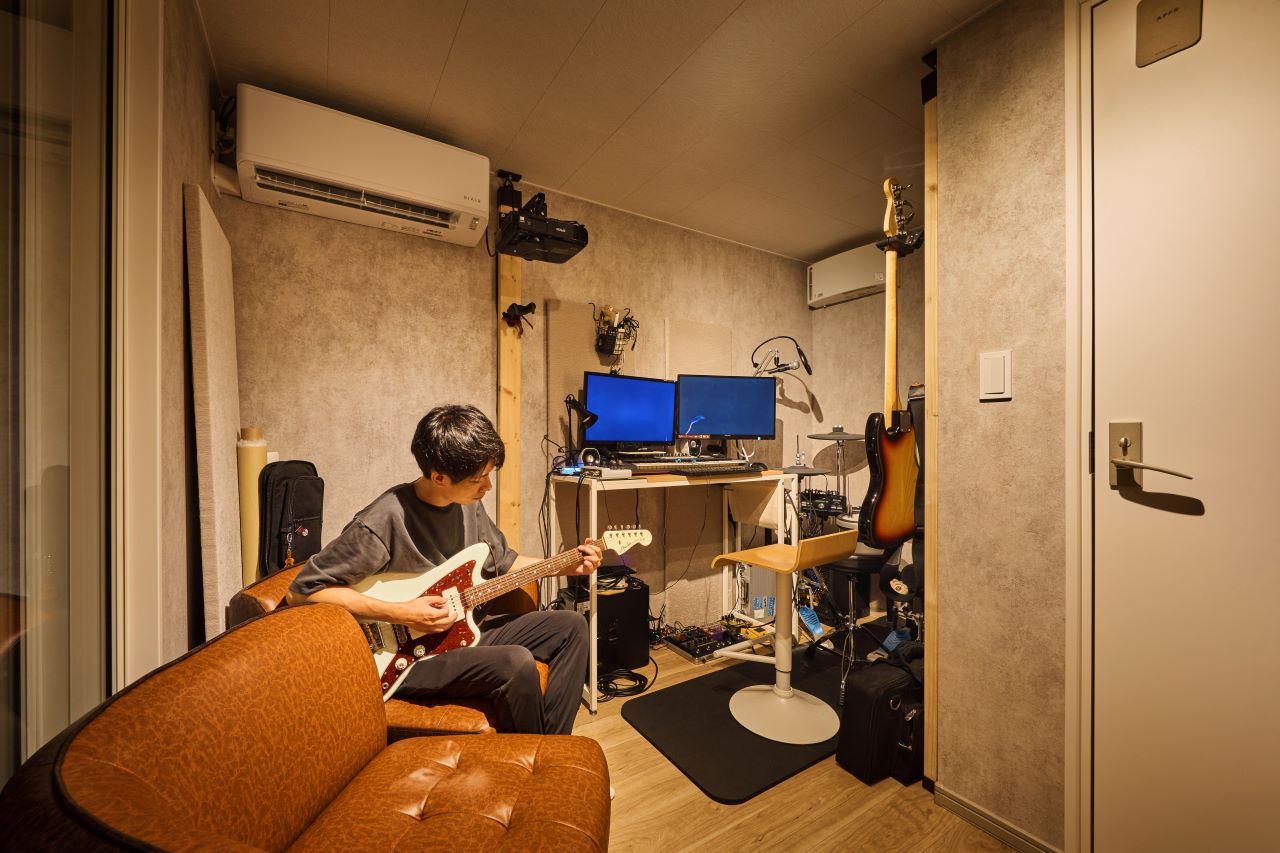 清栄コーポレーション 【京都市・狭小・コンパクト】二間間口でも余裕の住み心地。シンプルモダンな防音スタジオのある家の建築実例画像2