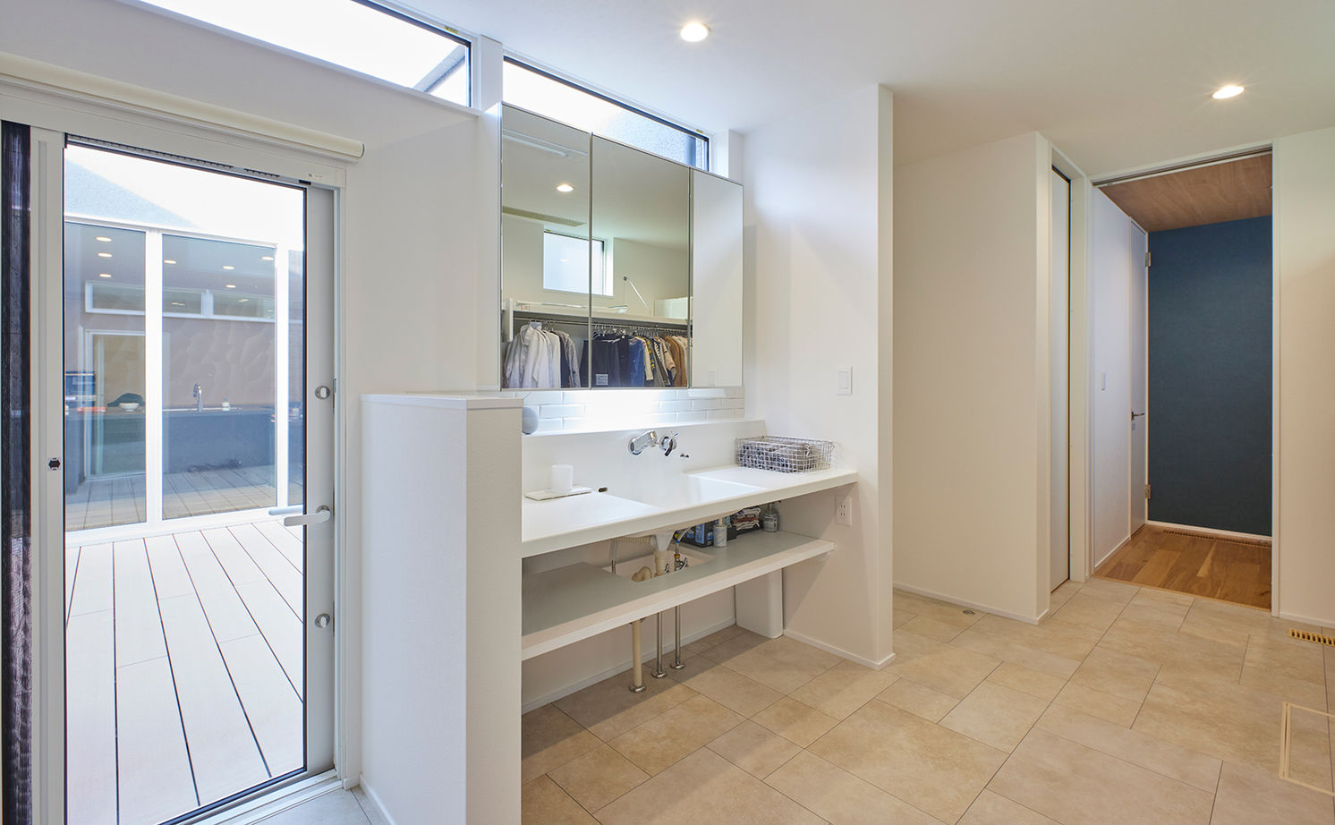 ストークホーム 【平屋×ガレージ×中庭×間取り図有】中庭×回遊動線。ソトに閉じウチに開く、2000万円台で叶えた平屋の建築実例画像7