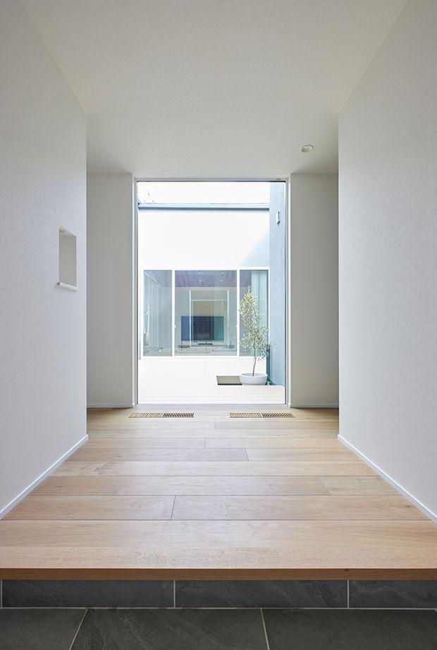 ストークホーム 【平屋×ガレージ×中庭×間取り図有】中庭×回遊動線。ソトに閉じウチに開く、2000万円台で叶えた平屋の建築実例画像10