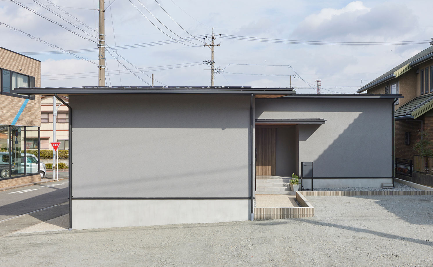 ストークホーム 【平屋×ガレージ×中庭×間取り図有】中庭×回遊動線。ソトに閉じウチに開く、2000万円台で叶えた平屋の建築実例画像11