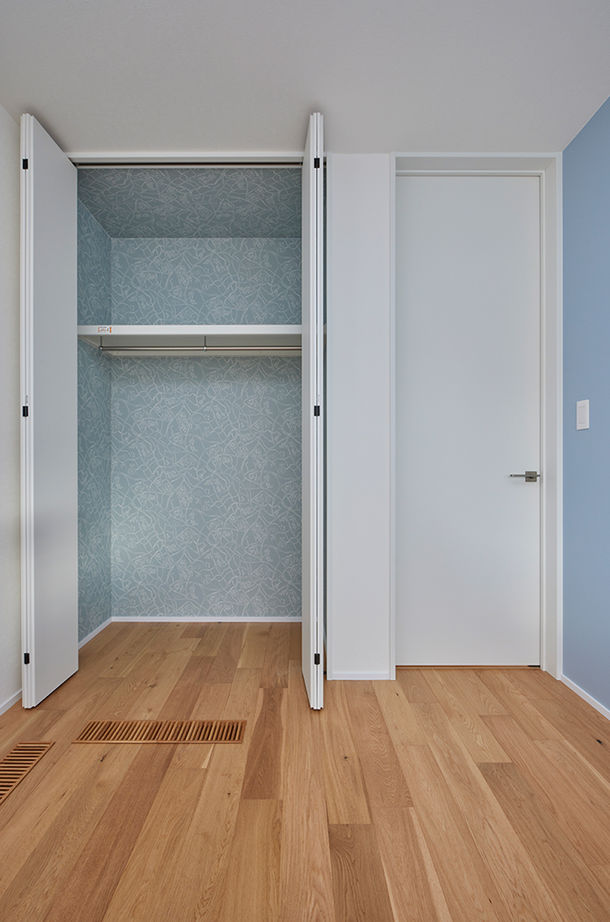 ストークホーム 【平屋×ガレージ×中庭×間取り図有】中庭×回遊動線。ソトに閉じウチに開く、2000万円台で叶えた平屋の建築実例画像19