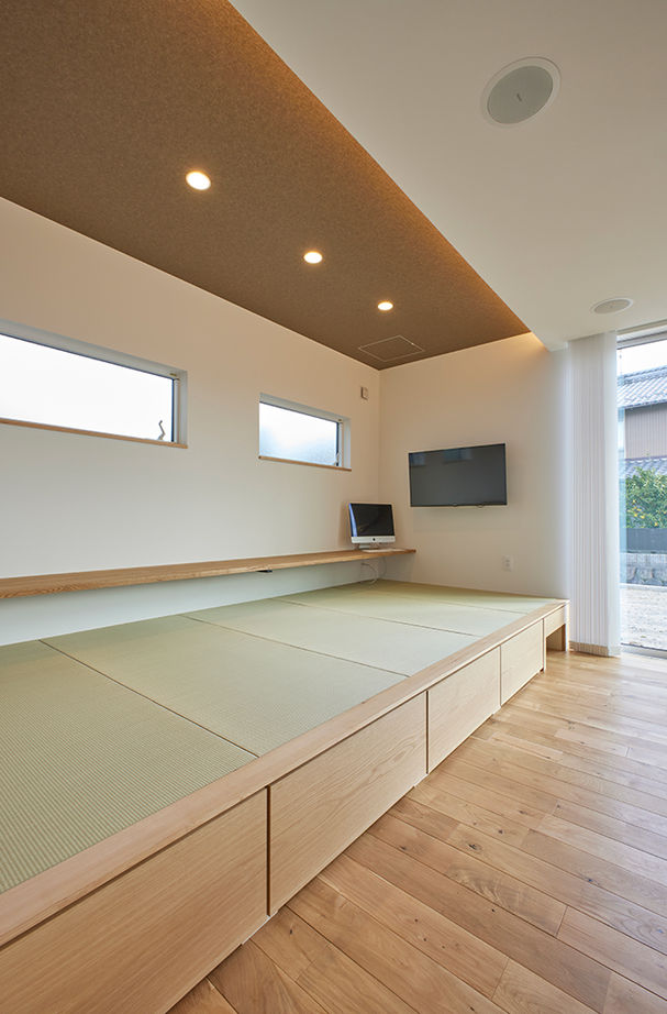 ストークホーム 【2000万円台×L字型平屋×ガレージ】美術館を彷彿とさせるアートな平屋。太陽光発電13.64kW搭載のZEH仕様の建築実例画像9