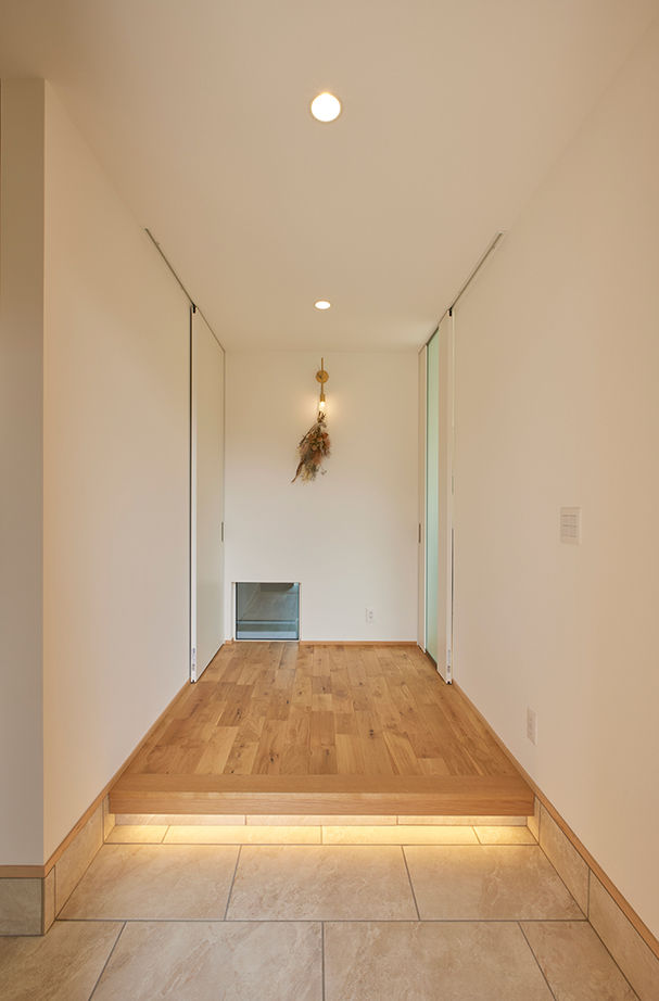 ストークホーム 【2000万円台×L字型平屋×ガレージ】美術館を彷彿とさせるアートな平屋。太陽光発電13.64kW搭載のZEH仕様の建築実例画像10