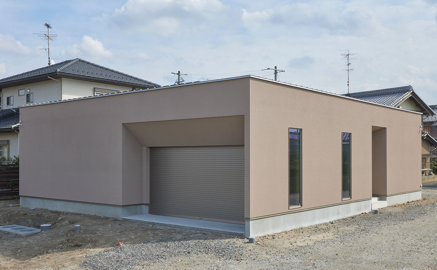 ストークホーム 【2000万円台×L字型平屋×ガレージ】美術館を彷彿とさせるアートな平屋。太陽光発電13.64kW搭載のZEH仕様の建築実例画像12