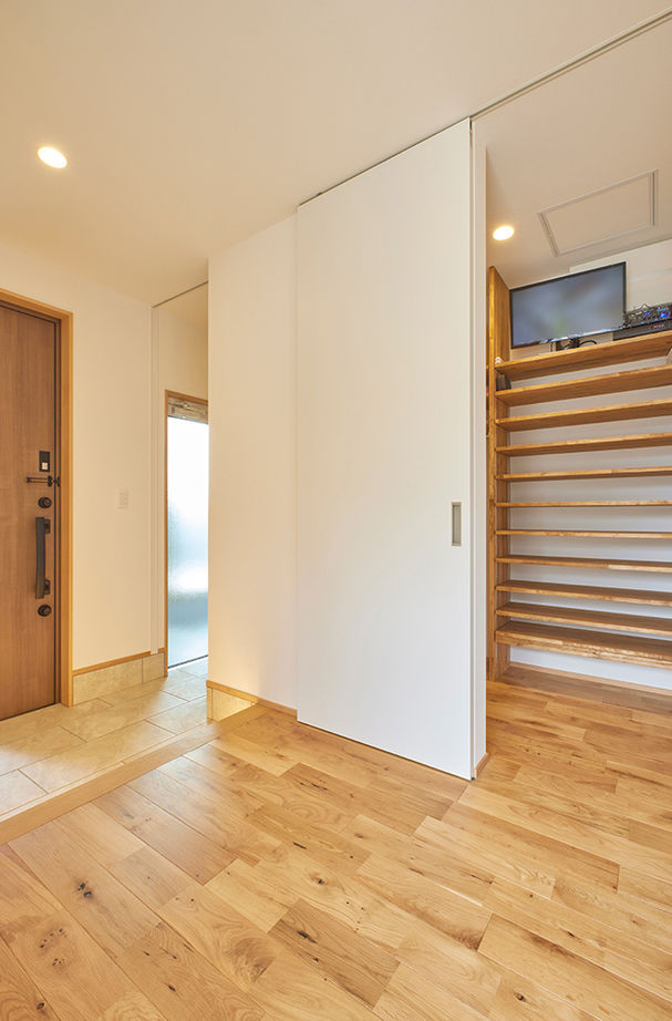 ストークホーム 【2000万円台×L字型平屋×ガレージ】美術館を彷彿とさせるアートな平屋。太陽光発電13.64kW搭載のZEH仕様の建築実例画像15