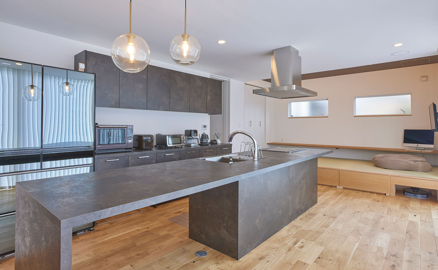 ストークホーム 【2000万円台×L字型平屋×ガレージ】美術館を彷彿とさせるアートな平屋。太陽光発電13.64kW搭載のZEH仕様の建築実例画像19