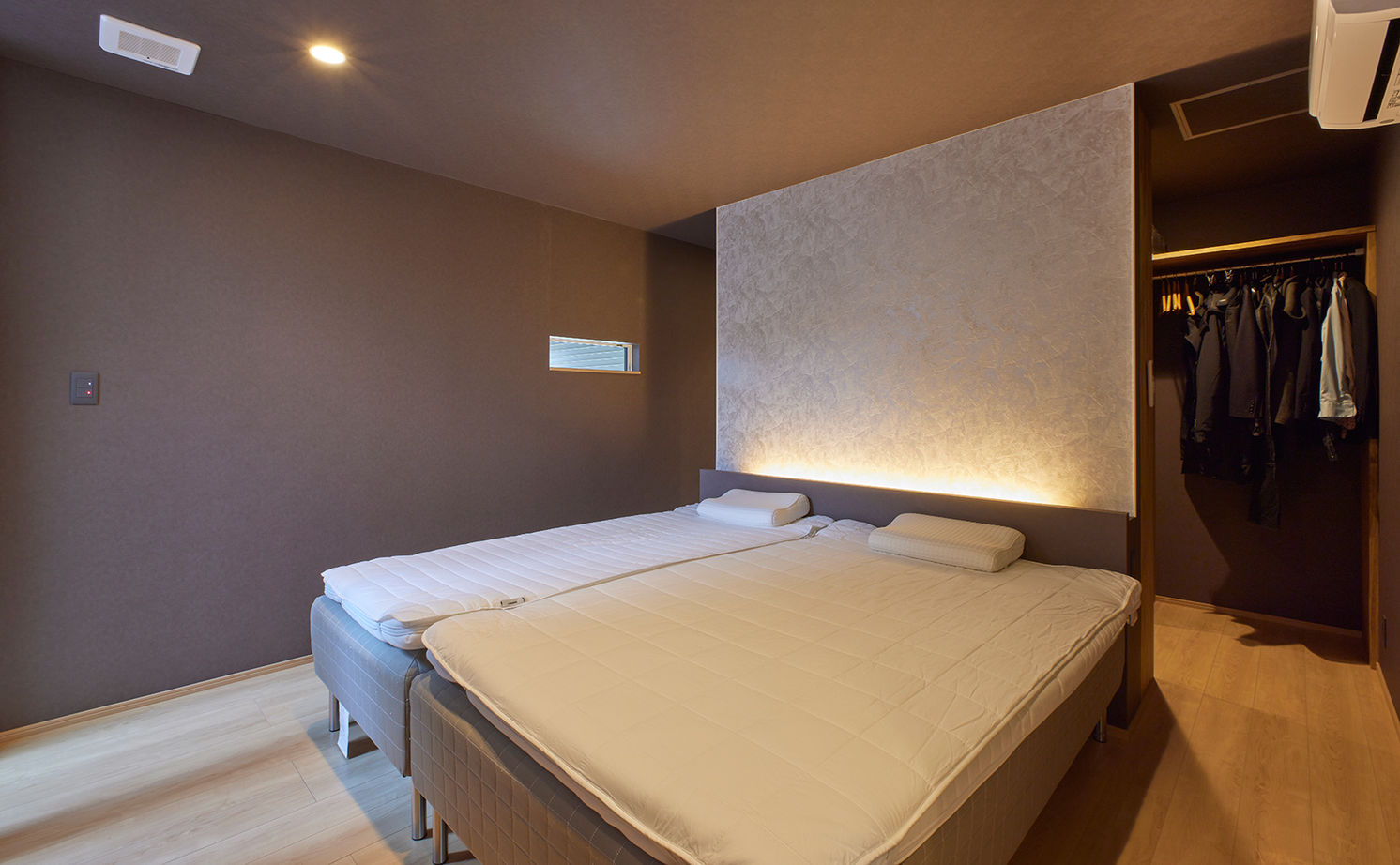 ストークホーム 【2000万円台×L字型平屋×ガレージ】美術館を彷彿とさせるアートな平屋。太陽光発電13.64kW搭載のZEH仕様の建築実例画像20