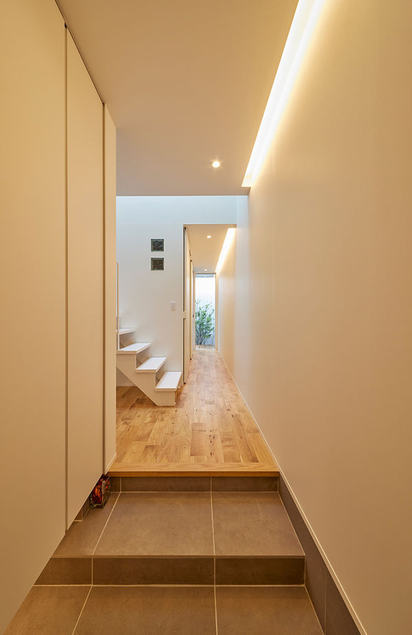 ストークホーム 【アウトドアリビング×ガレージ】外に閉じた2つの庭。暮らしを豊かにする「余白」があるコンパクトな家の建築実例画像4