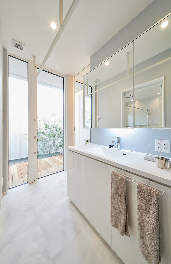 ストークホーム 【アウトドアリビング×ガレージ】外に閉じた2つの庭。暮らしを豊かにする「余白」があるコンパクトな家の建築実例画像6